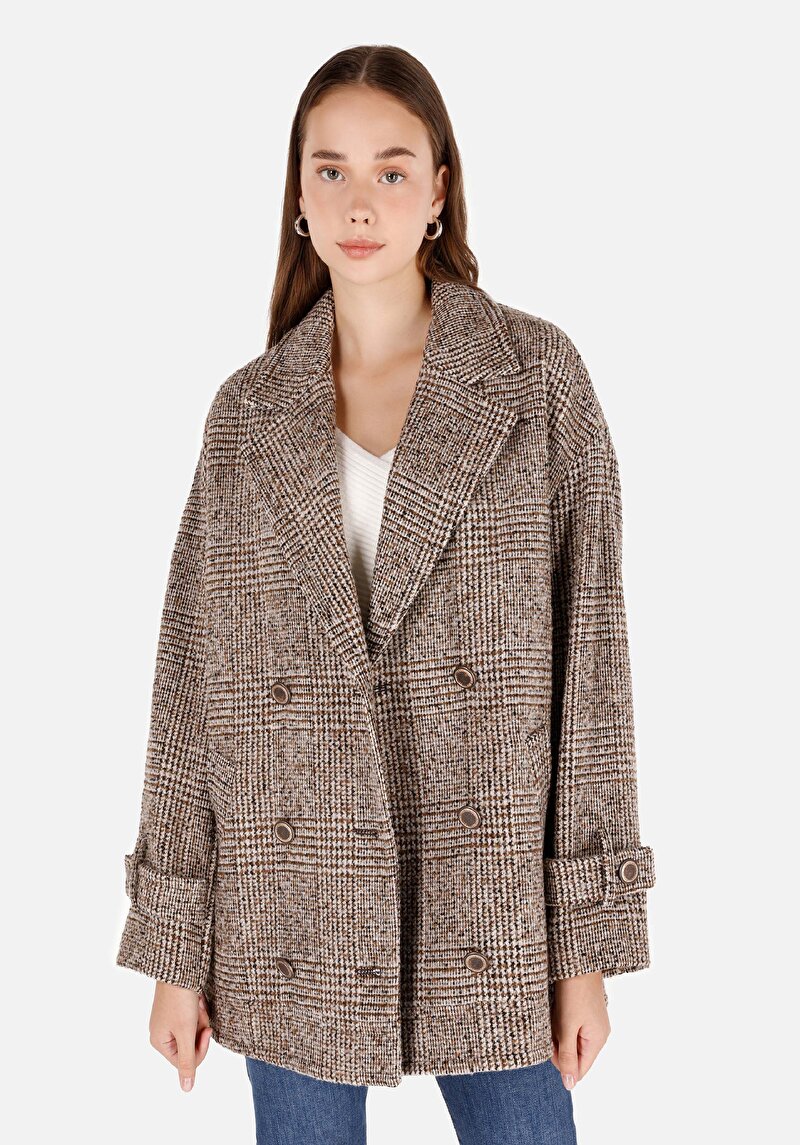 Imagine a Palton Bej Pentru Femei Cu Guler Clasic Regular Fit