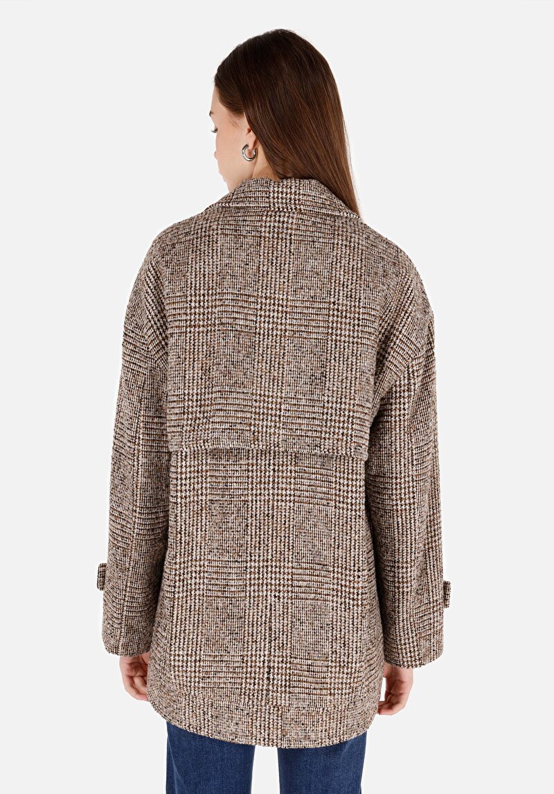 Imagine a Palton Bej Pentru Femei Cu Guler Clasic Regular Fit