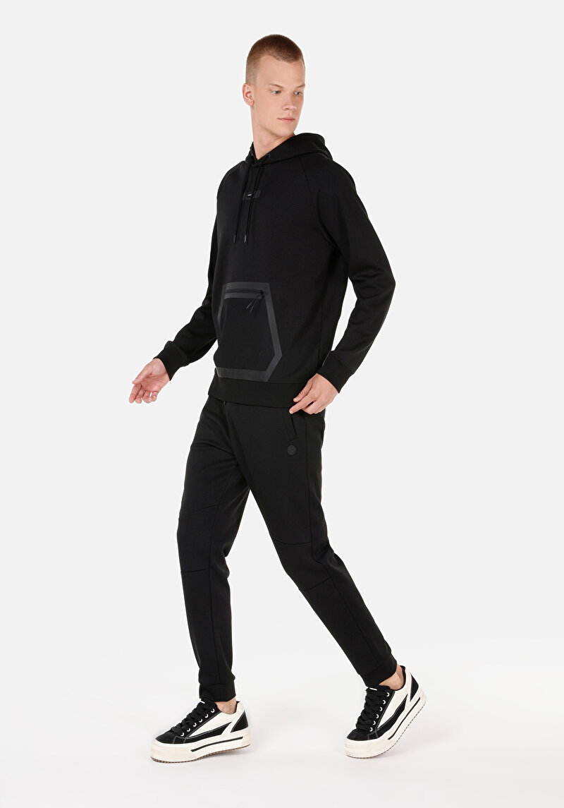 Imagine a Pantaloni De Trening De Barbati Negru Regular Fit Cl1070729