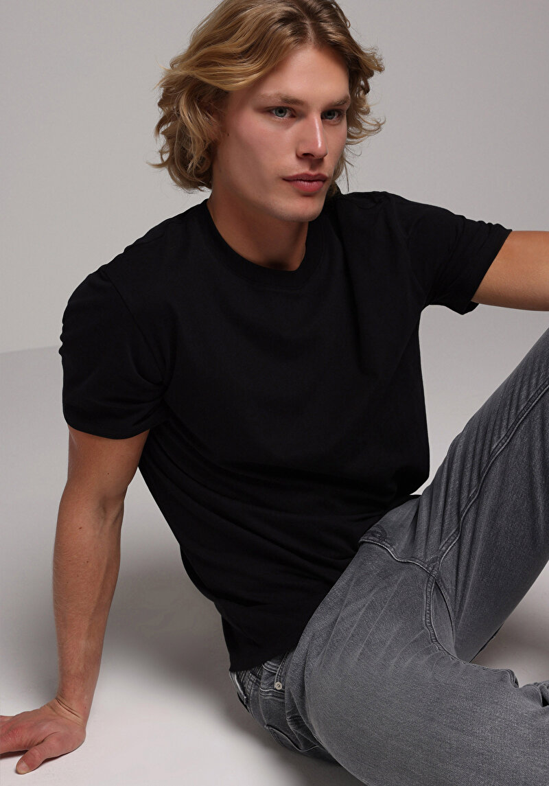 Afișați detalii pentru Regular Fit Round Neck Drept Bărbați Negru Tricou Cu Mânecă Scurtă