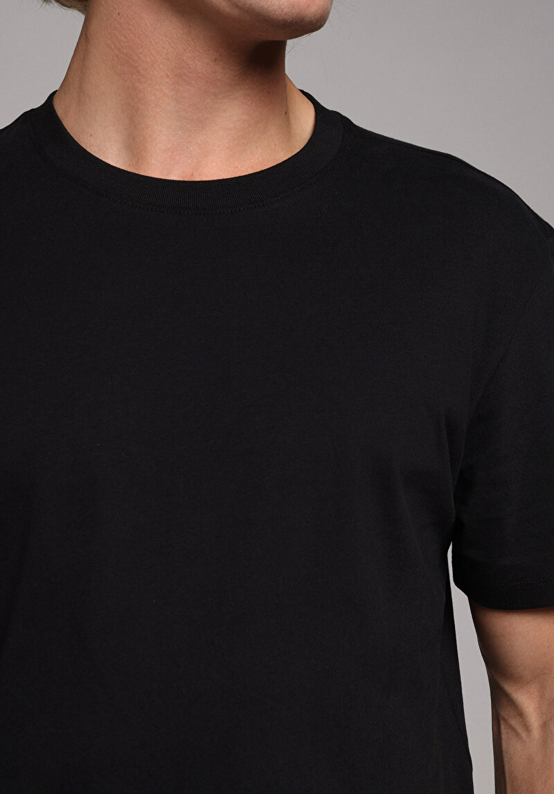 Afișați detalii pentru Regular Fit Round Neck Drept Bărbați Negru Tricou Cu Mânecă Scurtă