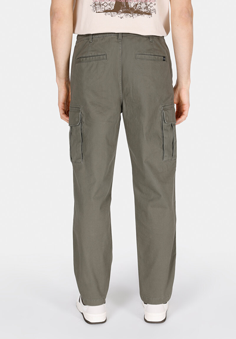 Imagine a Pantaloni De Barbati Verde Regular Fit Cl1073572