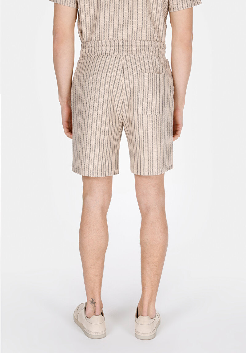 Imagine a Short / Pantaloni Scurti De Barbati Bej Regular Fit Cl1074140