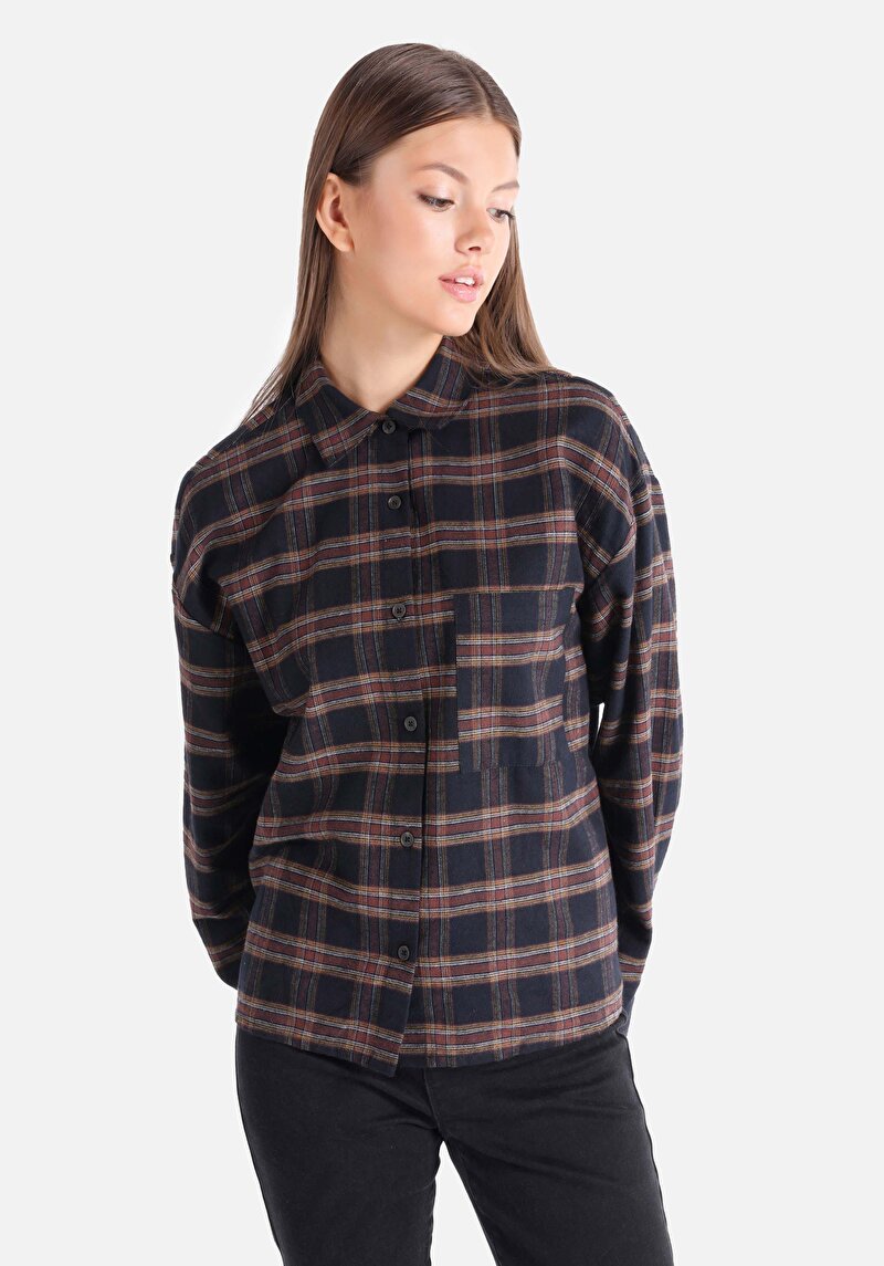 Imagine a Regular Fit Cămașă Gât În Carouri Cămașă Neagră Cu Mânecă Lungă Pentru Femei