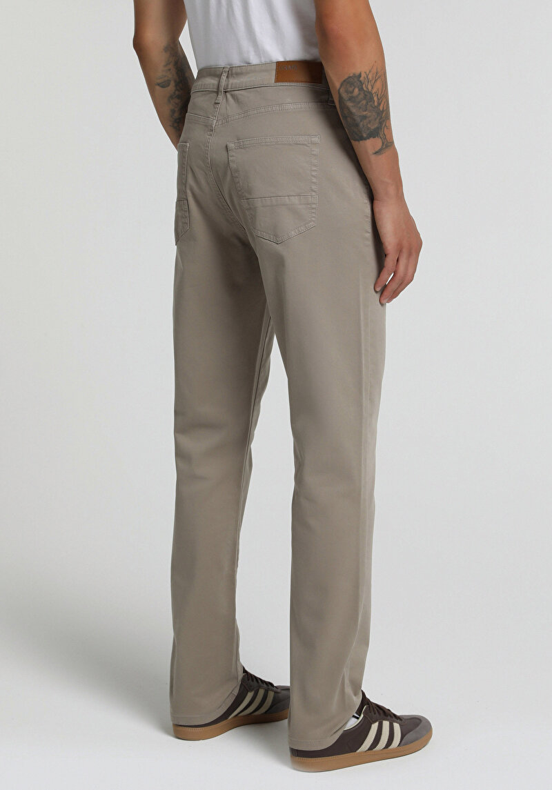 Imagine a Pantaloni De Barbati Bej Straight Fit Cl1049744