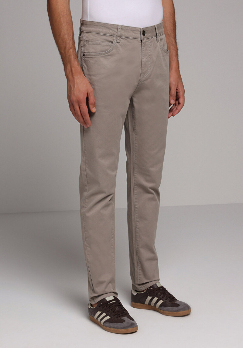 Imagine a Pantaloni De Barbati Bej Straight Fit Cl1049744