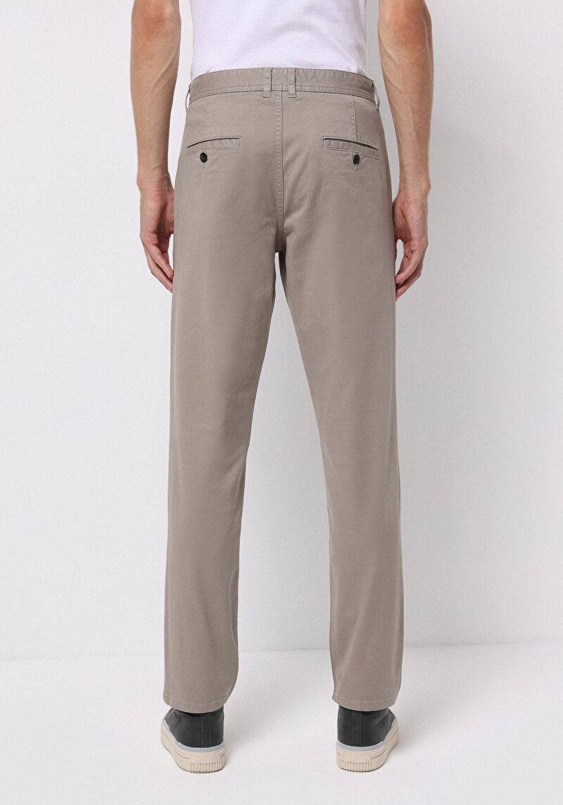 Imagine a Pantaloni De Barbati Bej Regular Fit Cl1049750