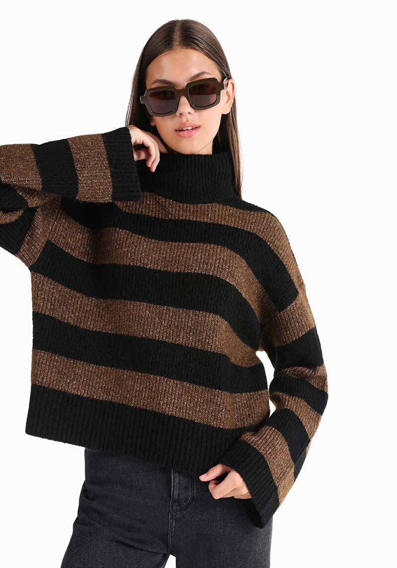Imagine a Pulover Maro Pentru Femei Cu Jumătate De Guler Cu Dungi