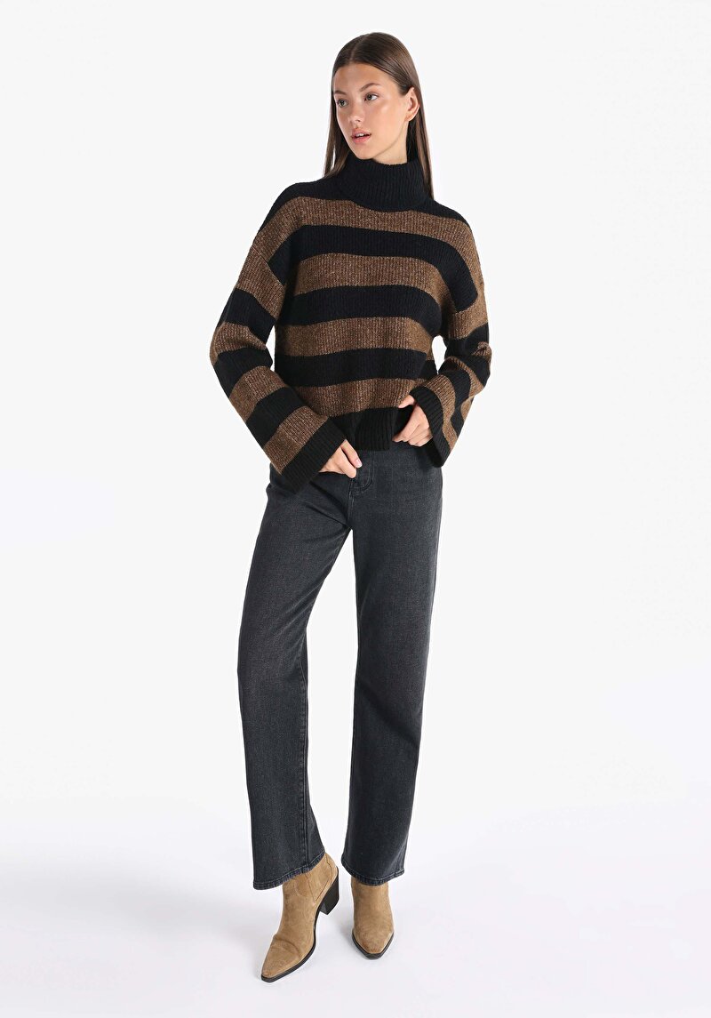 Afișați detalii pentru Pulover Maro Pentru Femei Cu Jumătate De Guler Cu Dungi