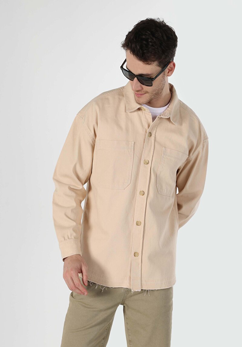 Imagine a Cămașă Cu Mânecă Lungă Bej Pentru Bărbați Cu Guler Clasic Cu Guler Supradimensionat