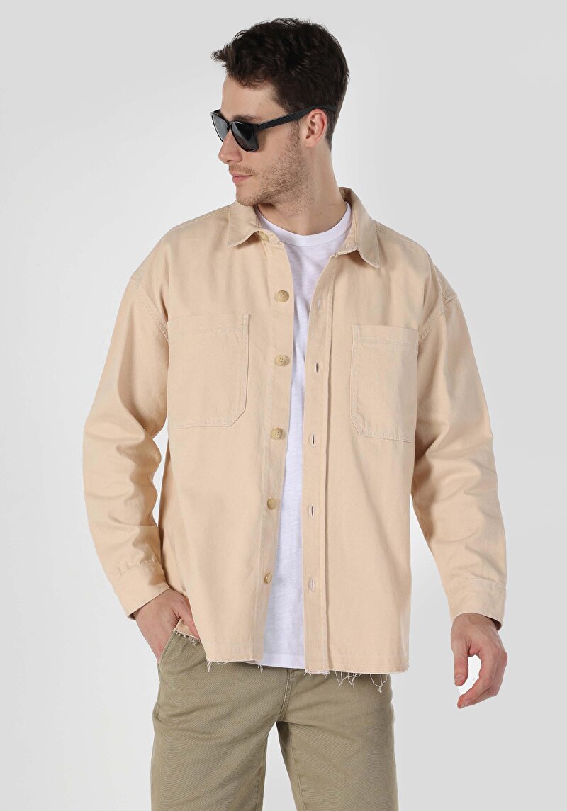 Imagine a Cămașă Cu Mânecă Lungă Bej Pentru Bărbați Cu Guler Clasic Cu Guler Supradimensionat
