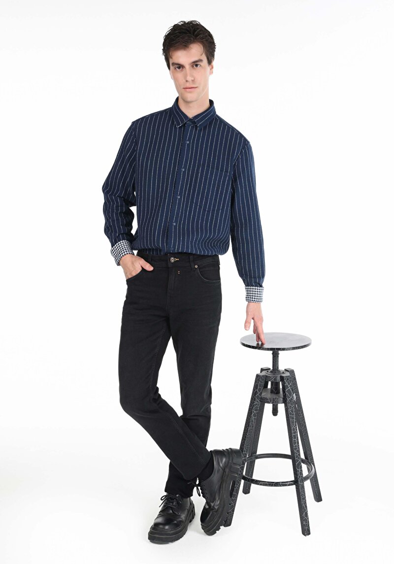 Imagine a Blugi Din Denim Pentru Bărbați Cu Talie Medie Cu Talie Dreaptă