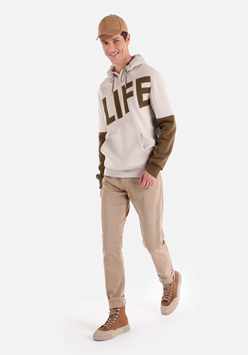 Imagine a Pantaloni Bej Pentru Bărbați Straigt Fit Mid Waist Straight Leg