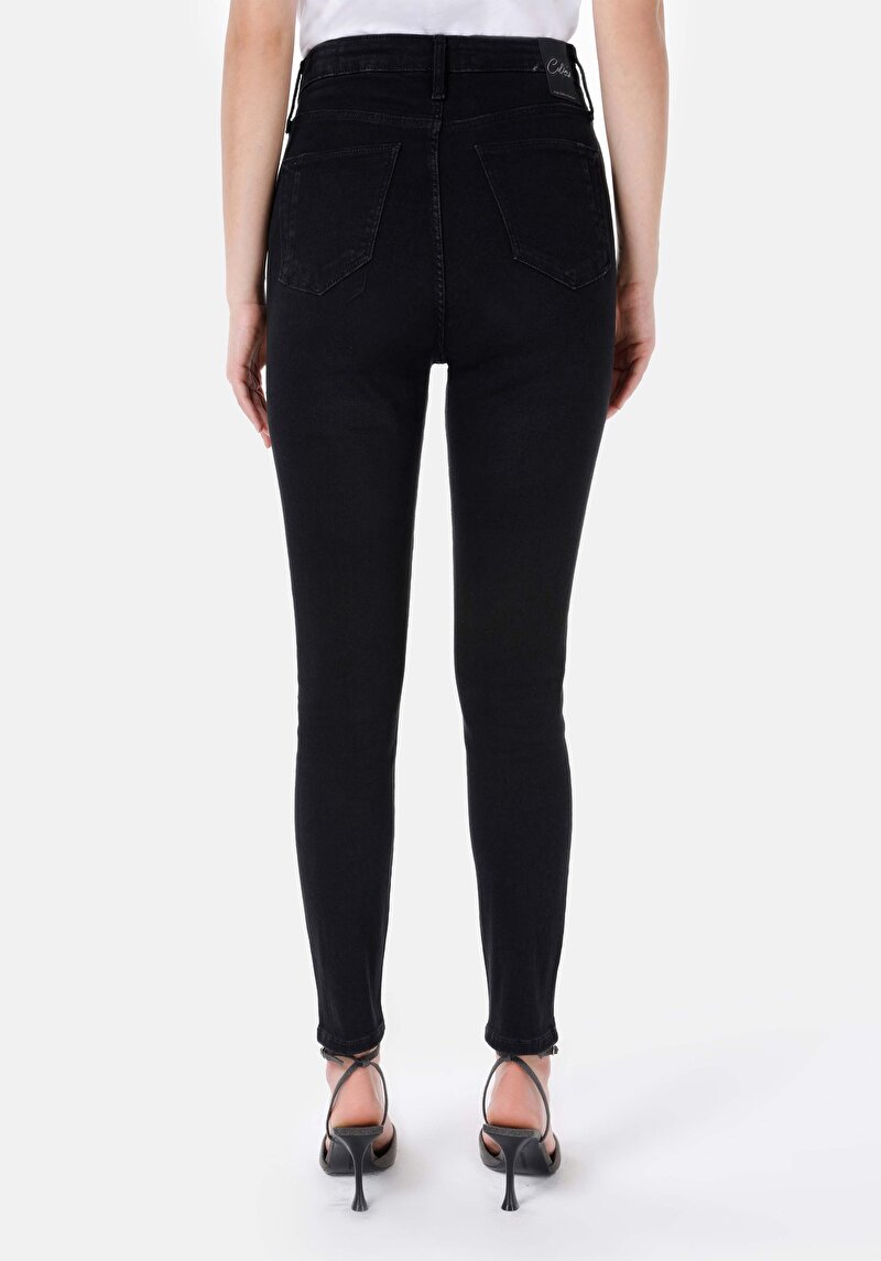 Afișați detalii pentru Blugi Negri Pentru Femei Skinny Fit