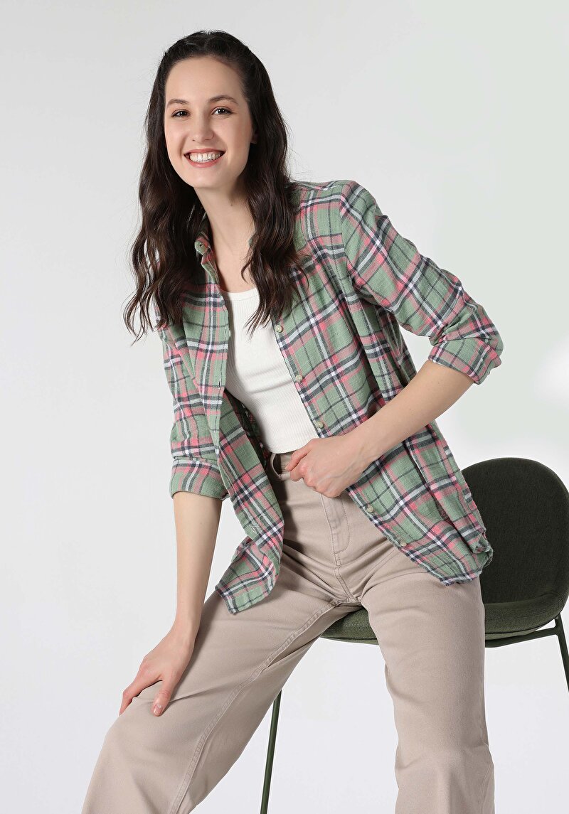 Imagine a Regular Fit Cămașă Gât În Carouri Cămașă Verde Cu Mânecă Lungă Pentru Femei