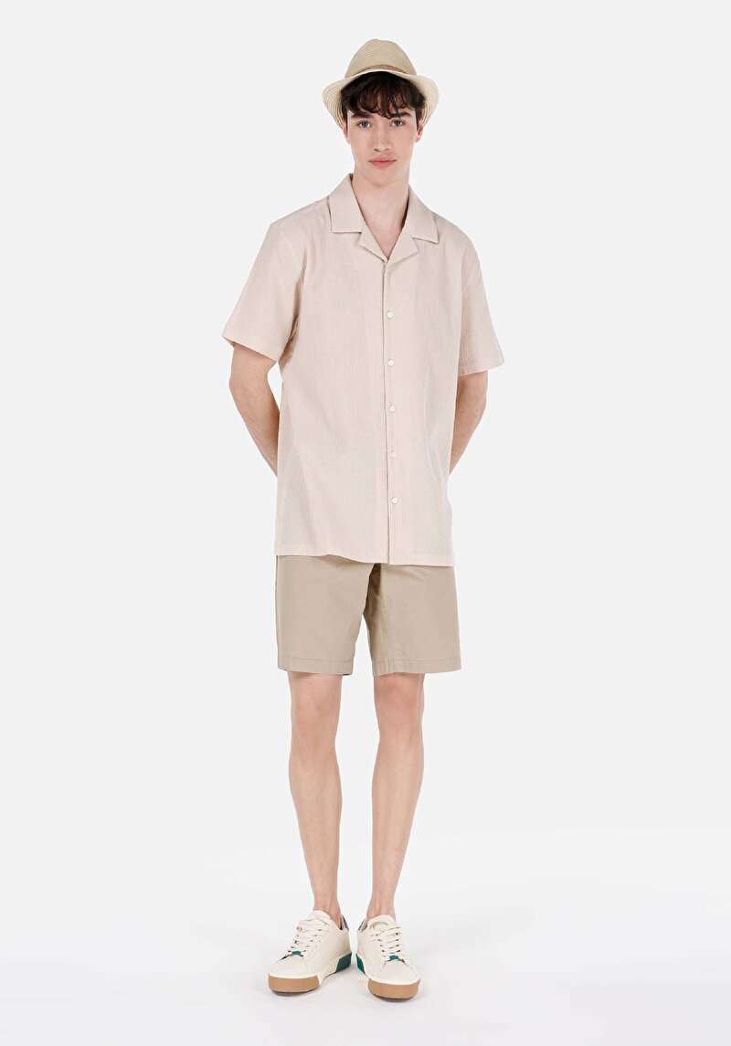 Imagine a Short / Pantaloni Scurti De Barbati Bej Regular Fit Cl1067568
