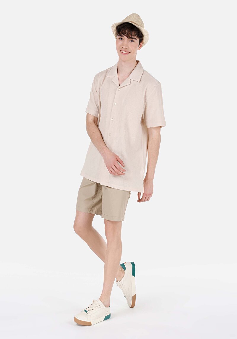 Imagine a Short / Pantaloni Scurti De Barbati Bej Regular Fit Cl1067568