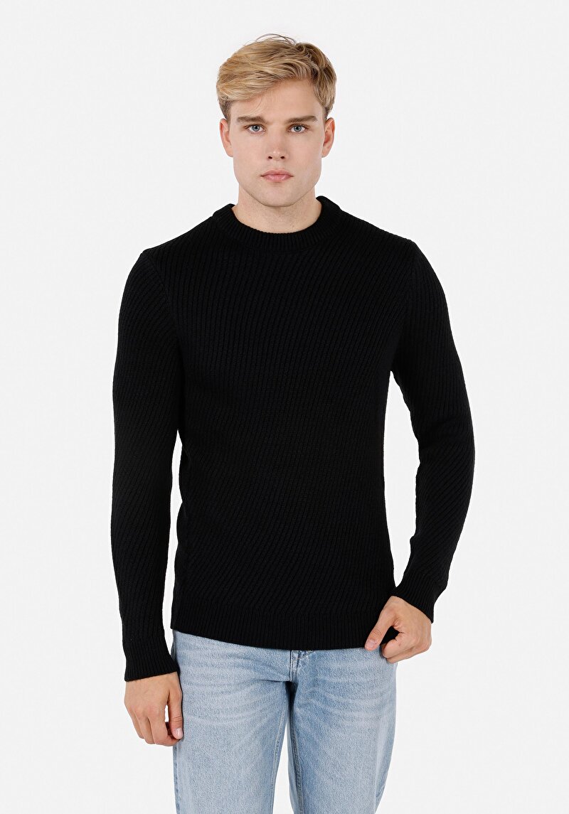 Imagine a Pulover Negru Pentru Bărbați Cu Gât Rotund Regular Fit