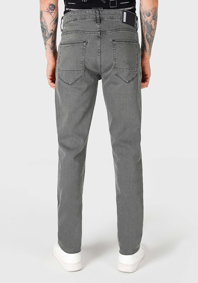 Imagine a Blugi Gri Pentru Bărbați Cu Talie Dreaptă Cu Talie Dreaptă