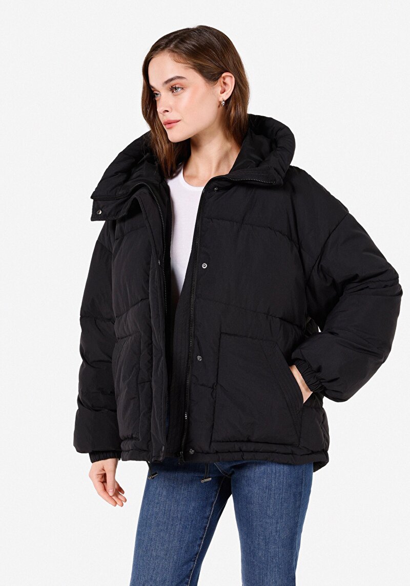 Imagine a Palton Negru Pentru Femei Cu Glugă Regular Fit