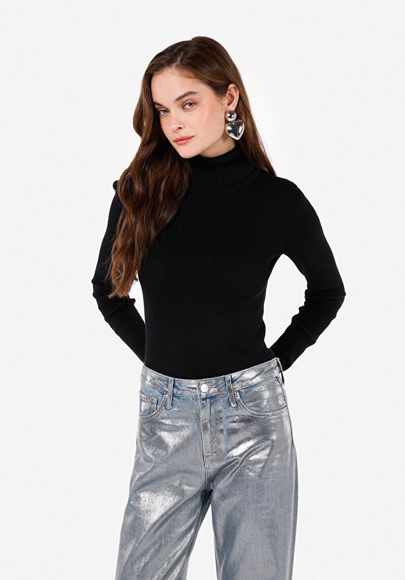 Imagine a Pulover Negru Pentru Femei Cu Guler Înalt Slim Fit