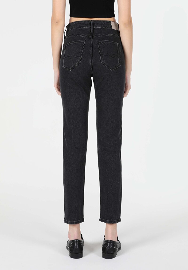 Afișați detalii pentru Slim Fit Mid Waist Straight Leg Blugi Negri Pentru Femei