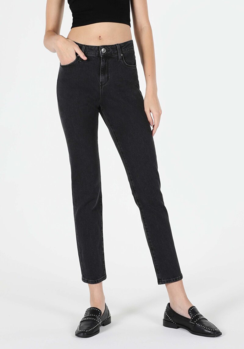 Afișați detalii pentru Slim Fit Mid Waist Straight Leg Blugi Negri Pentru Femei