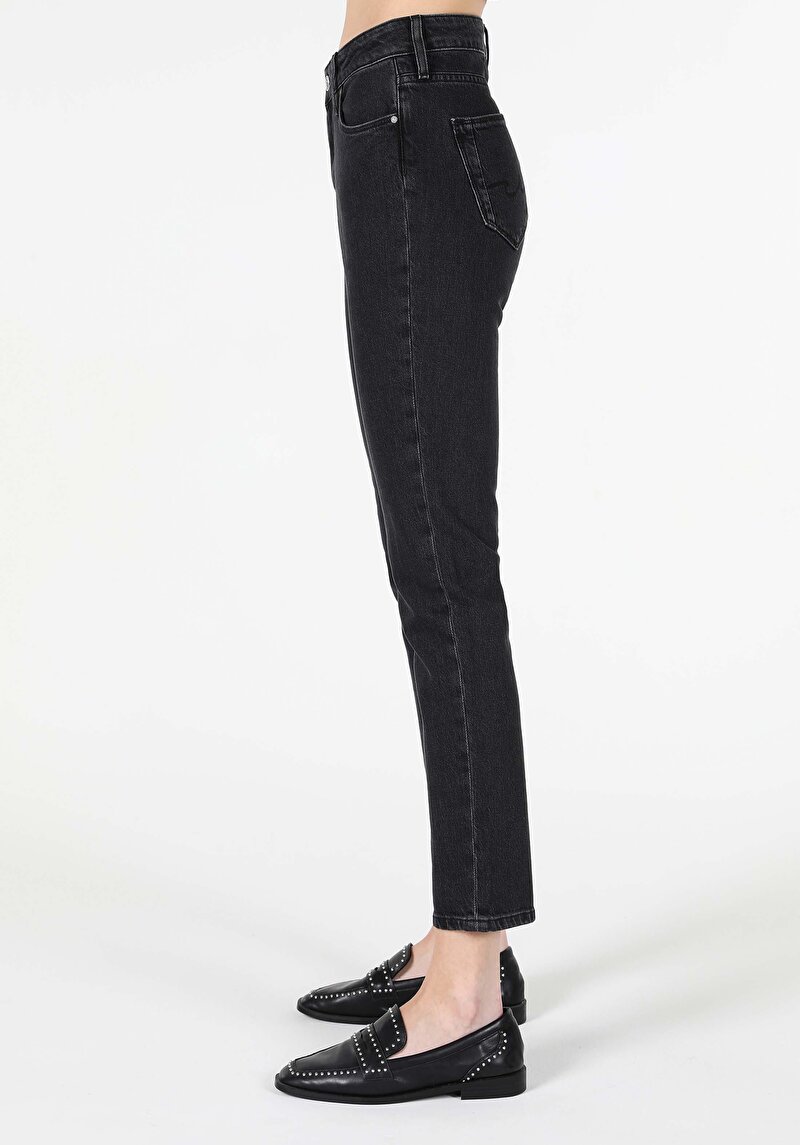 Afișați detalii pentru Slim Fit Mid Waist Straight Leg Blugi Negri Pentru Femei