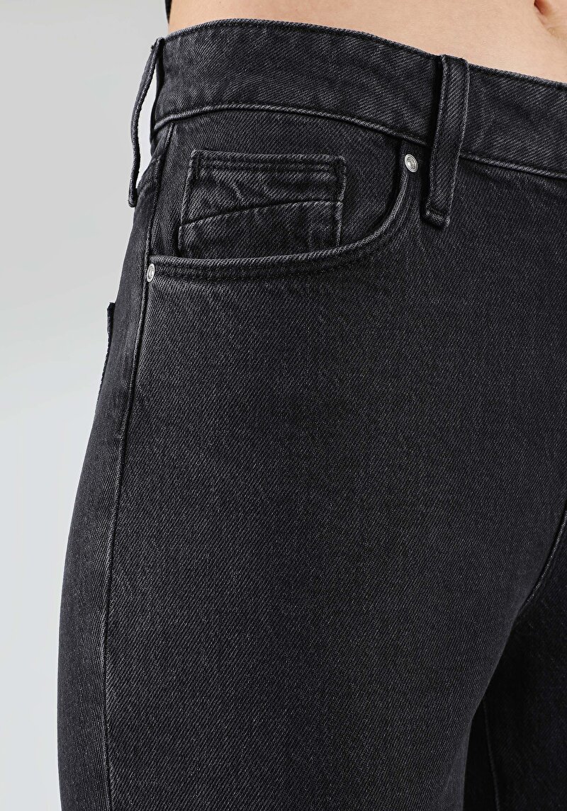 Afișați detalii pentru Slim Fit Mid Waist Straight Leg Blugi Negri Pentru Femei