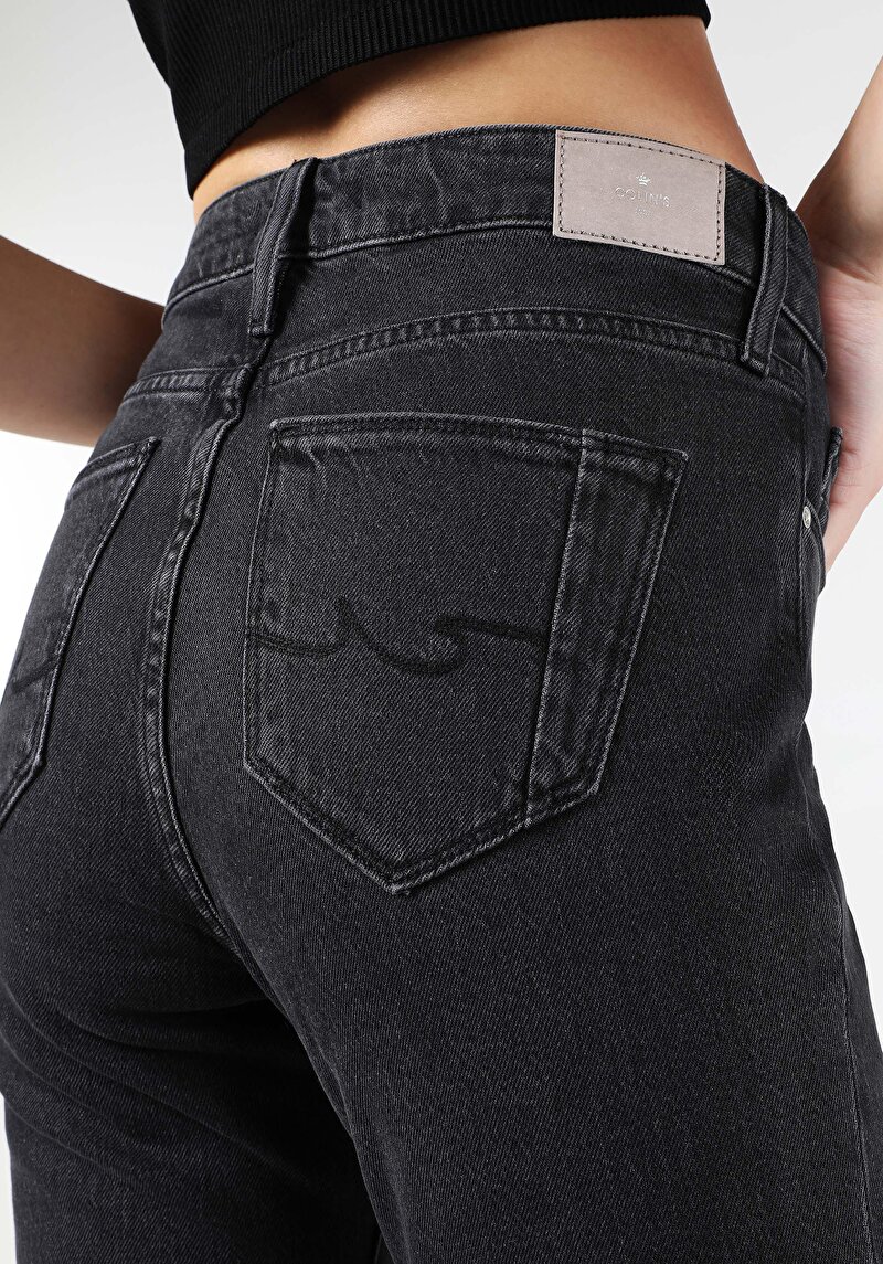 Afișați detalii pentru Slim Fit Mid Waist Straight Leg Blugi Negri Pentru Femei