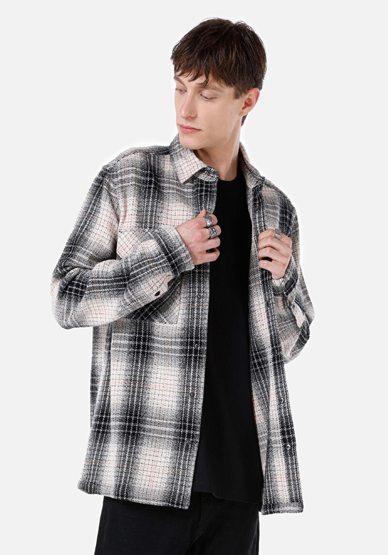 Imagine a Cămașă Comfort Fit Neck Cămașă În Carouri Cămașă Neagră Cu Mânecă Lungă Pentru Bărbați