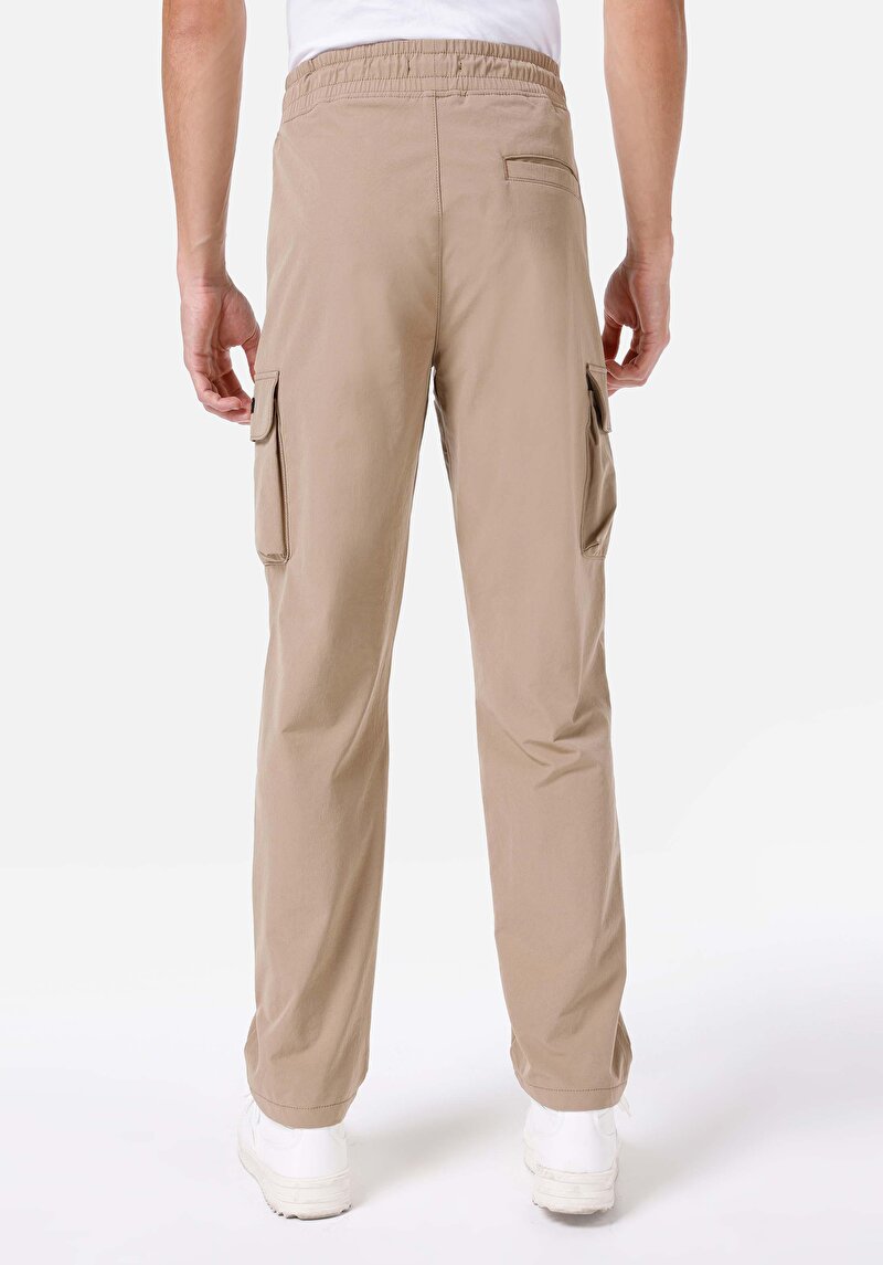 Imagine a Pantaloni De Barbati Bej Regular Fit Cl1066777