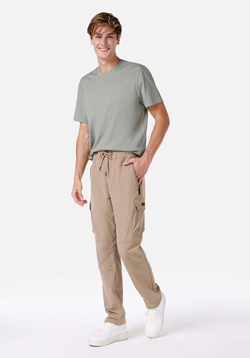 Imagine a Pantaloni De Barbati Bej Regular Fit Cl1066777