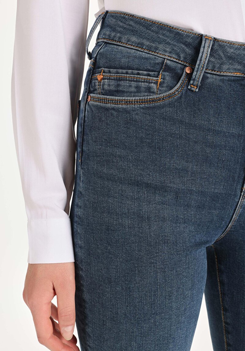 Afișați detalii pentru Slim Fit Mid Waist Straight Leg Blugi İndigo Pentru Femei