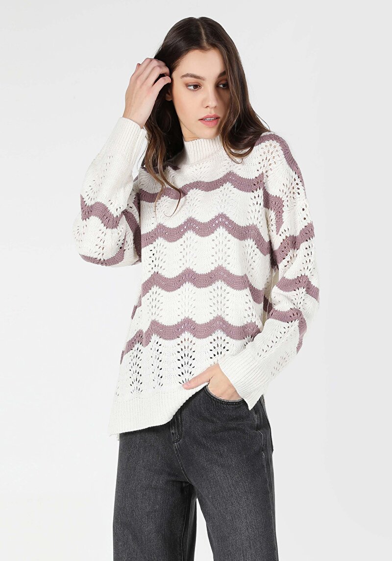 Imagine a Pulover Alb Pentru Femei Cu Jumătate De Guler Cu Dungi Regular Fit