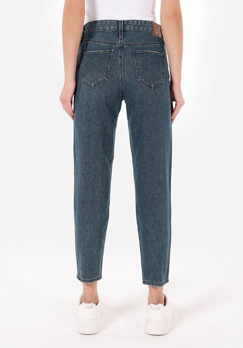 Imagine a Mom Fit Slim Leg Blugi İndigo Pentru Femei