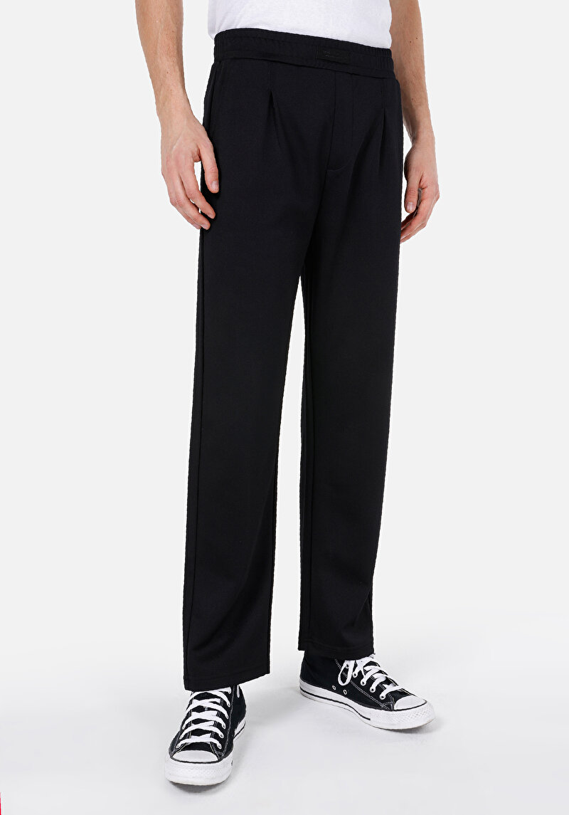 Imagine a Pantaloni De Trening De Barbati Negru Regular Fit Cl1068130