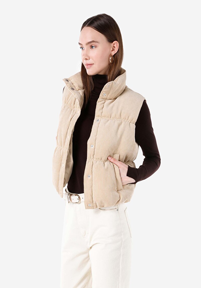 Imagine a Regular Fit Stand-Up Collar Snap Căptușeală Vestă Bej Pentru Femei