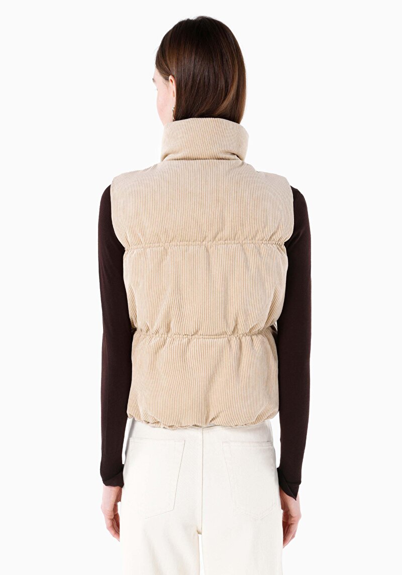 Afișați detalii pentru Regular Fit Stand-Up Collar Snap Căptușeală Vestă Bej Pentru Femei