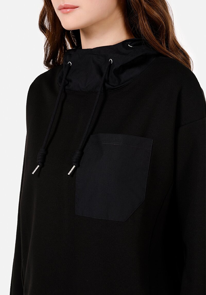 Imagine a Tricou Negru Cu Mânecă Lungă Pentru Femei Cu Glugă Regular Fit