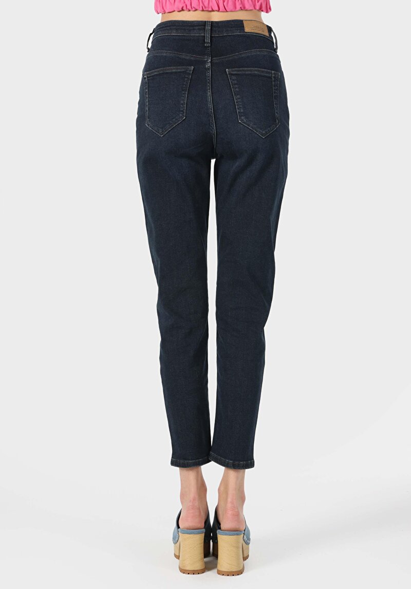 Imagine a Mom Fit Rising Waist Shrinking Leg Blugi İndigo Închis Pentru Femei