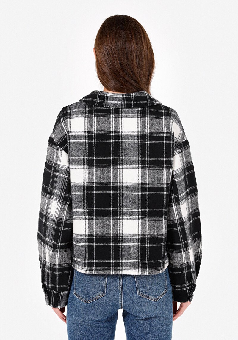 Imagine a Regular Fit Cămașă Neagră Cu Glugă Pentru Femei Cu Mânecă Lungă