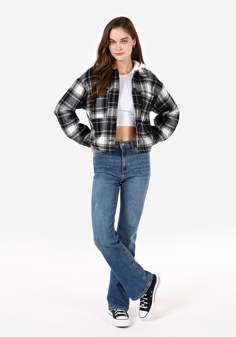 Imagine a Regular Fit Cămașă Neagră Cu Glugă Pentru Femei Cu Mânecă Lungă