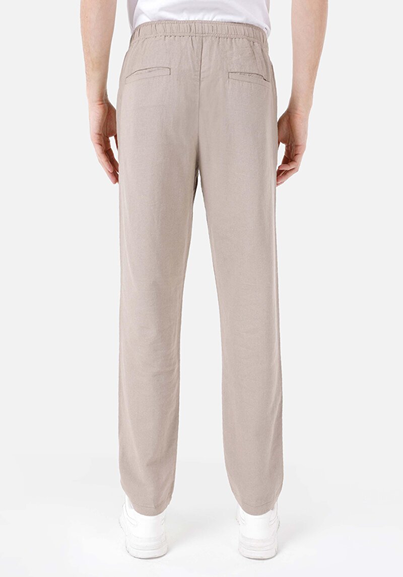 Imagine a Pantaloni De Barbati Bej Regular Fit Cl1068761