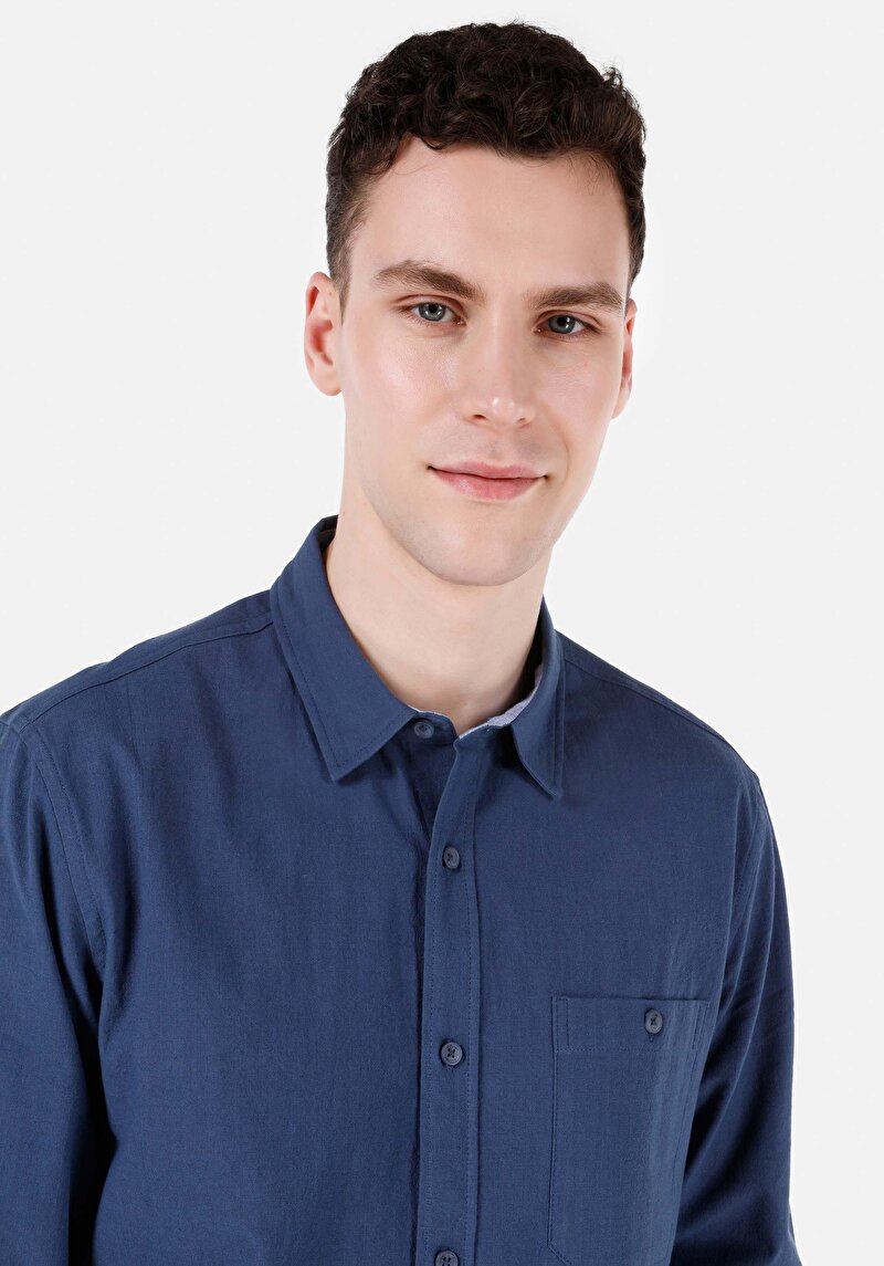 Imagine a Cămașă Cu Gât Drept Cămașă Albastră Cu Mânecă Lungă Pentru Bărbați