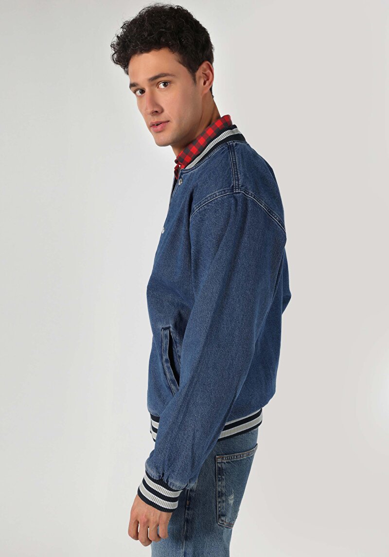 Imagine a Jachetă Albastră Pentru Bărbați Oversize Fit Snap Unlining