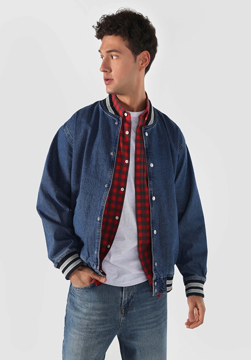 Imagine a Jachetă Albastră Pentru Bărbați Oversize Fit Snap Unlining