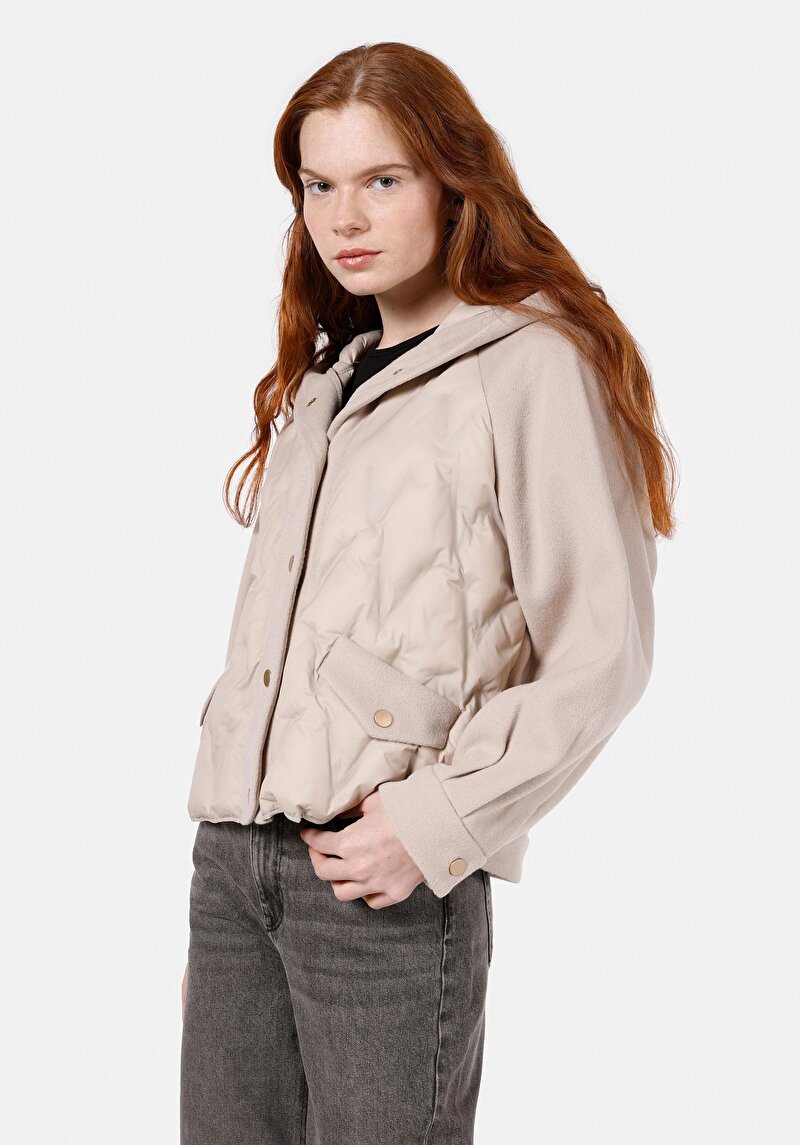 Imagine a Palton Bej Pentru Femei Cu Glugă Regular Fit