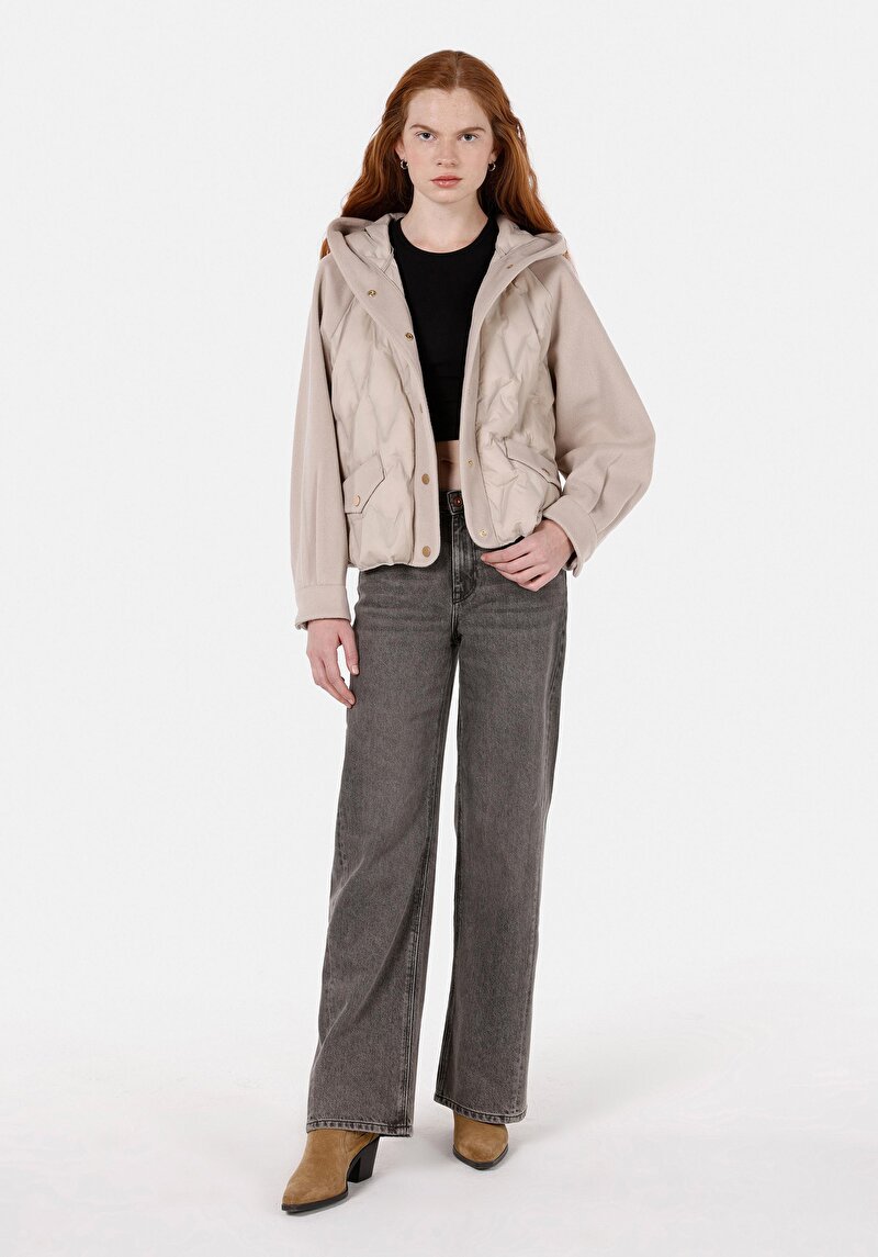 Imagine a Palton Bej Pentru Femei Cu Glugă Regular Fit