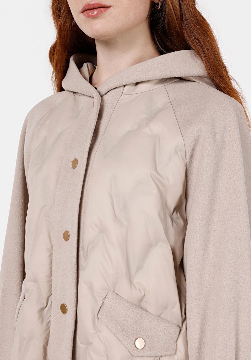 Imagine a Palton Bej Pentru Femei Cu Glugă Regular Fit